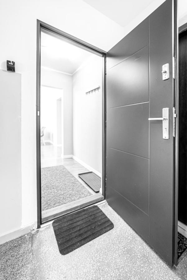 Apartament Dmowskiego 6 *
